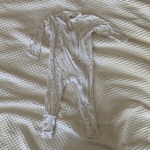 Zip-Front White Star Print Baby Footie dreamland baby